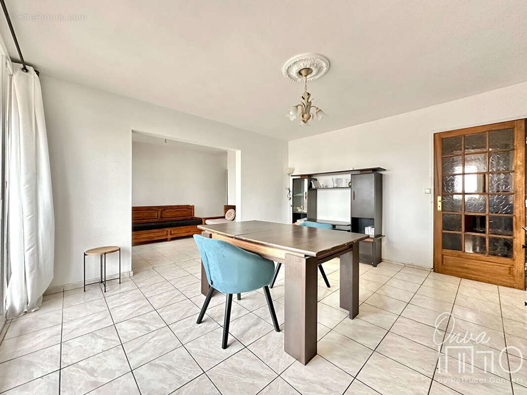 Gratte-Ciel - T4 /T5 de 85m² avec balcon, parking et cave - photo 4