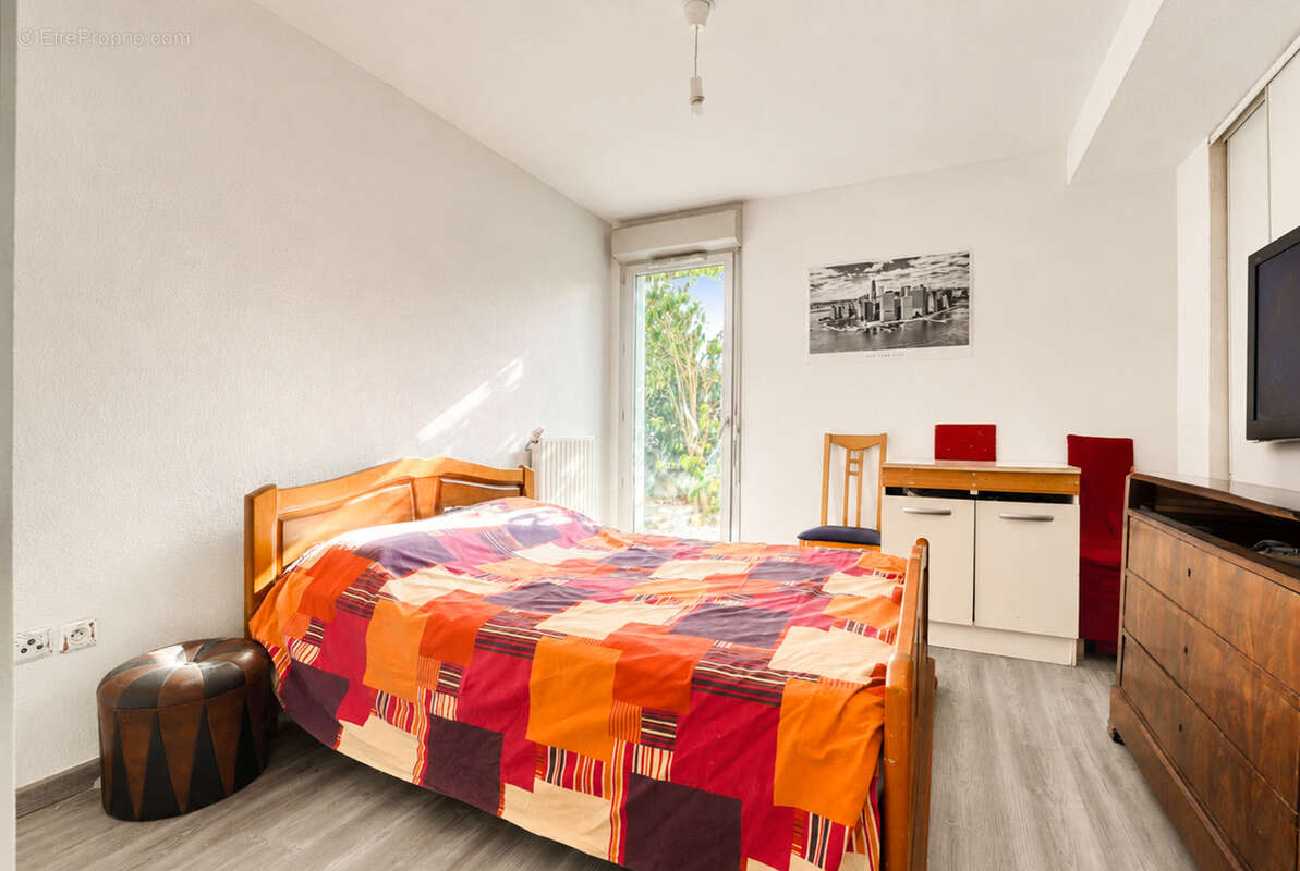 En exclusivité !  Appartement T2 de 38 m2 en rez-de-jardin, secteur de Barrière-de-Paris. - photo 7