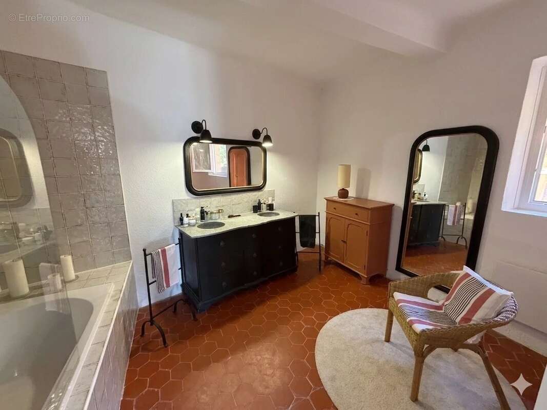 Maison à COTIGNAC