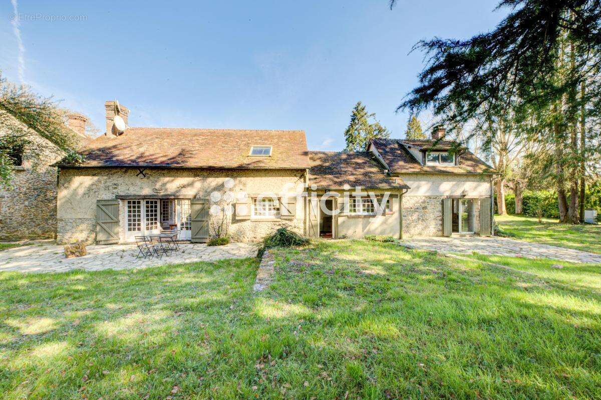 Maison 420 m² à La Boissiere-Ecole  - photo 3