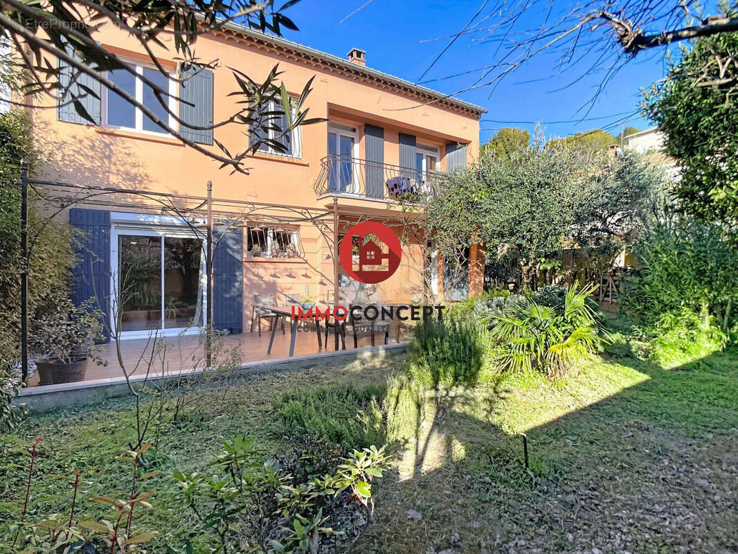 Maison à LES ANGLES
