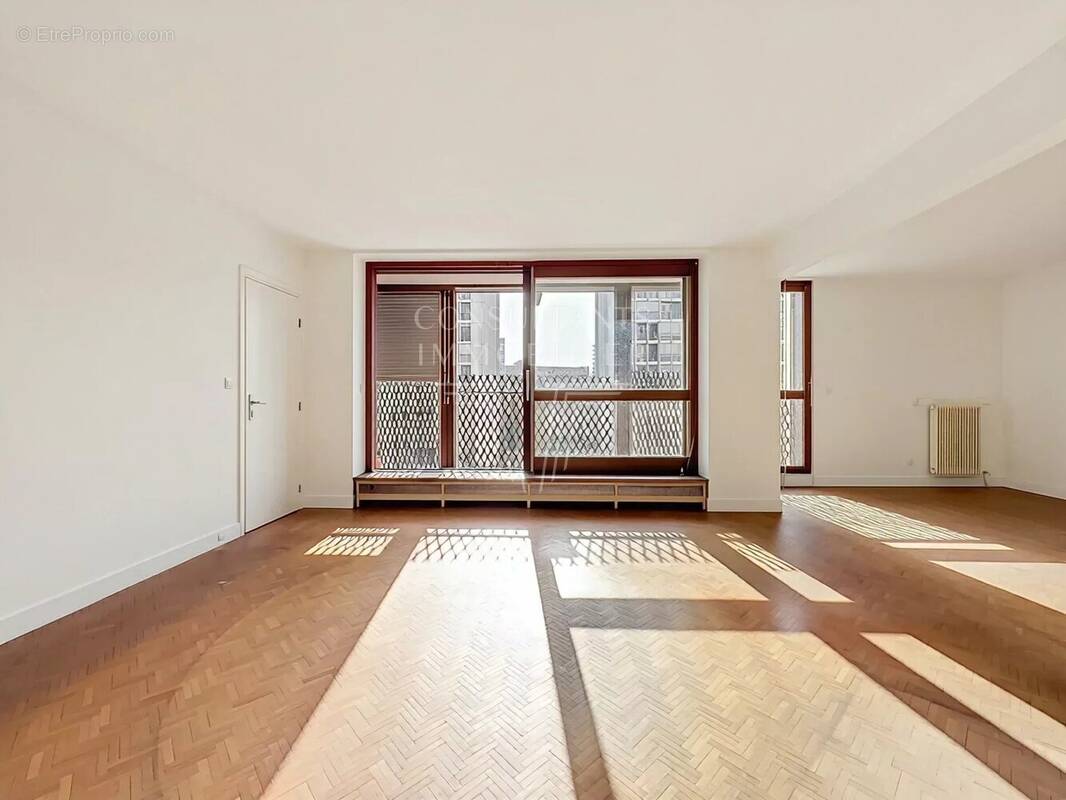 Appartement à PARIS-15E