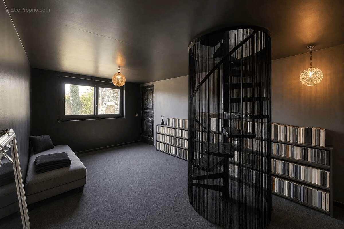 Maison familiale en pierres de caractère – 205 m² – 4 chambres – Jardin de 1 000 m² – Bréhan - photo 9