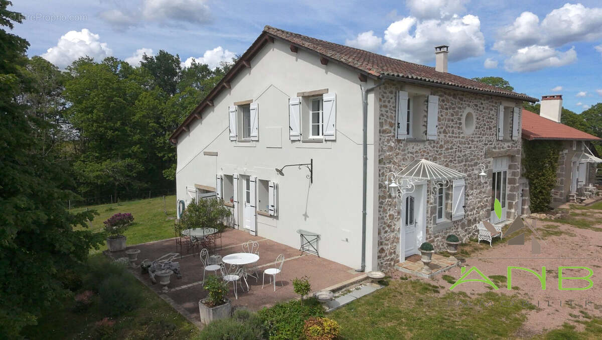 Maison à PIEGUT-PLUVIERS