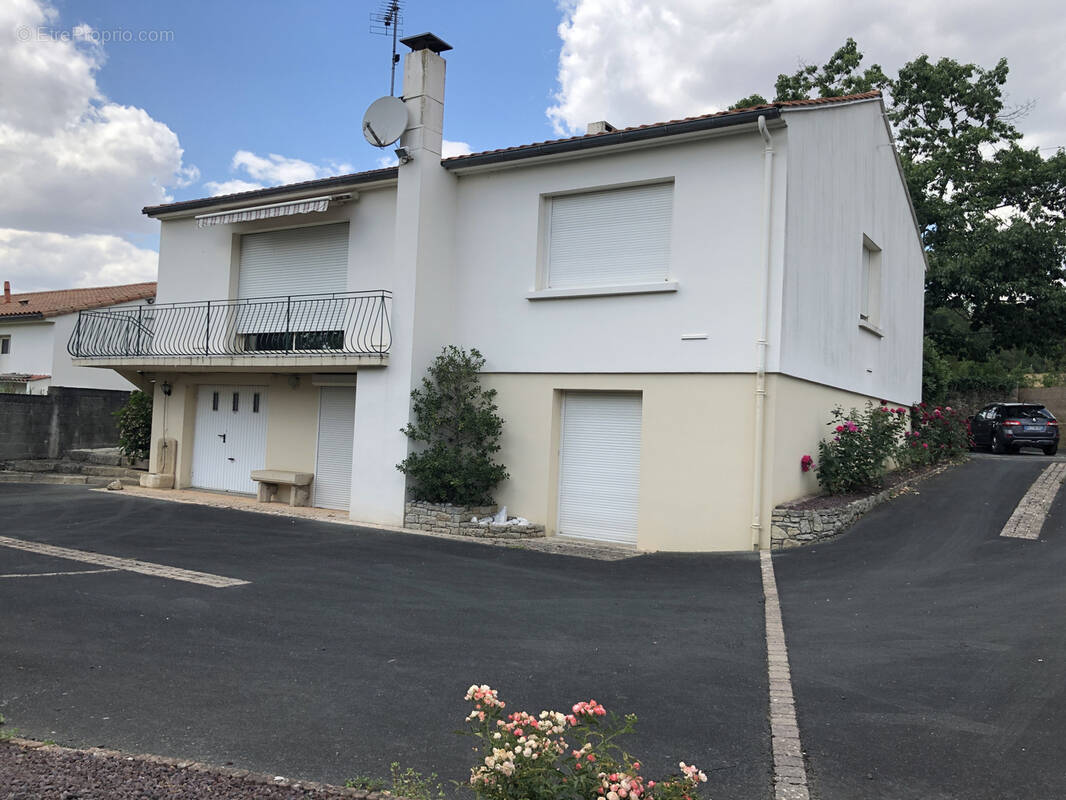 Maison à LES HERBIERS