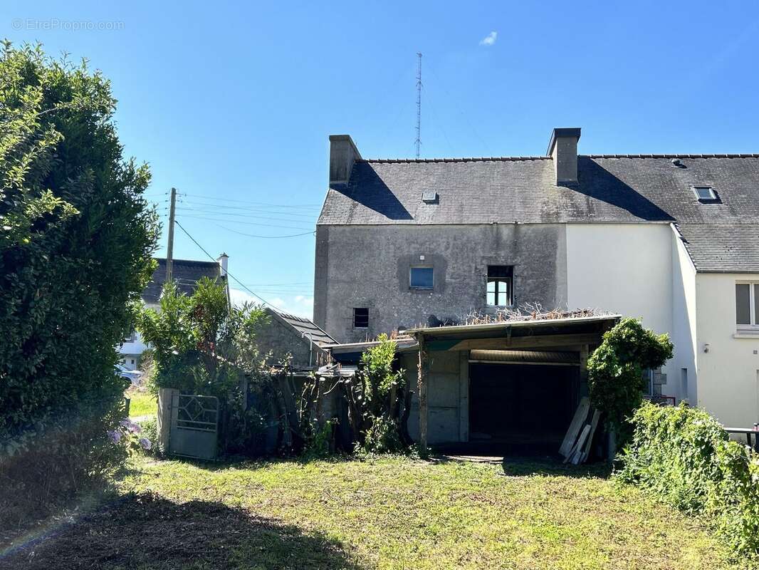 Maison à KERLOUAN