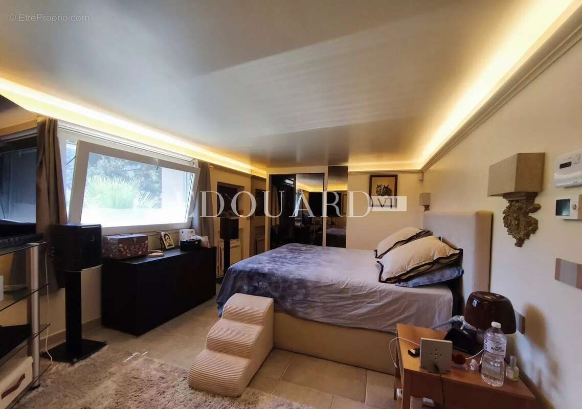 Splendide propriété de 300 m² en excellent état avec home cinéma, superbe piscine et pool house - photo 16