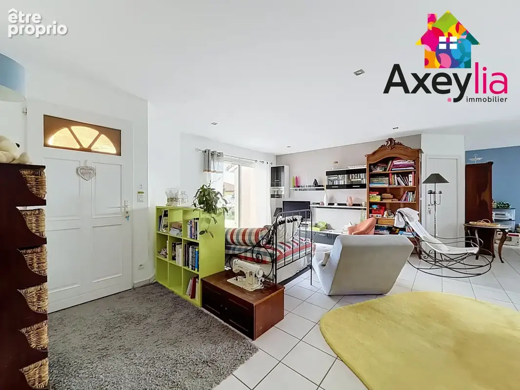 A vendre - chazelle sur lyon -  maison de plain-pied avec garage et terrain - photo 5