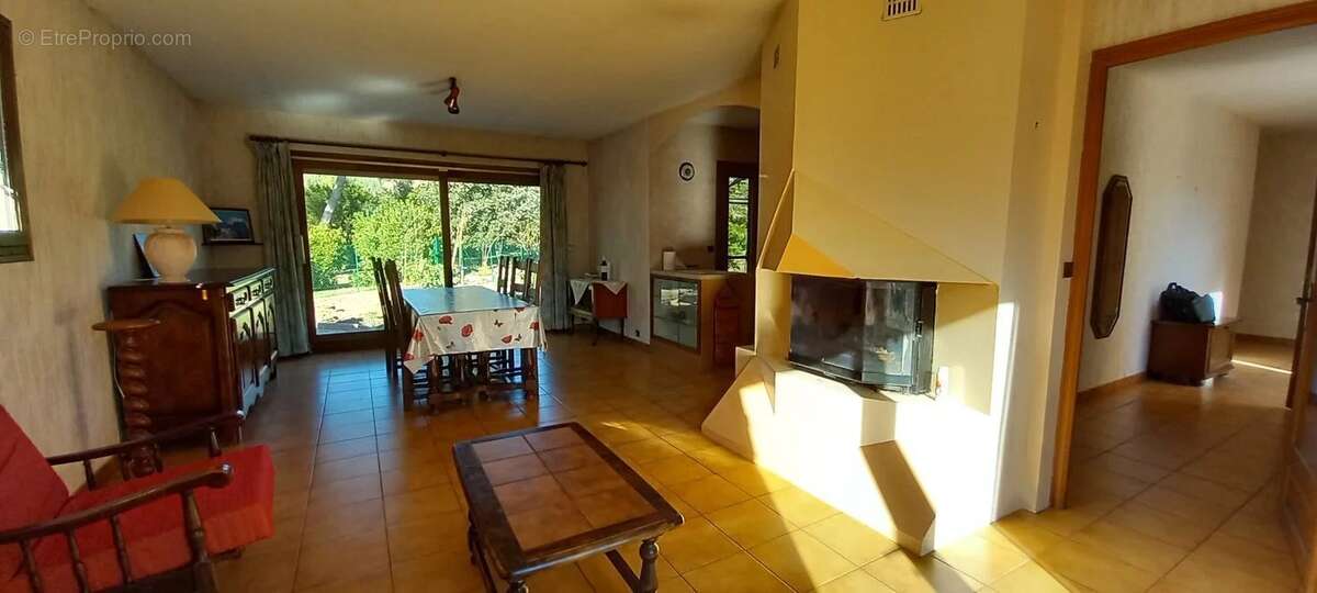 Maison à ROQUEBRUNE-SUR-ARGENS