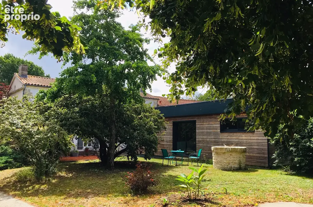 ARDILLIÈRES - Charentaise de charme avec maison d'amis, piscine et dépendances. - photo 13