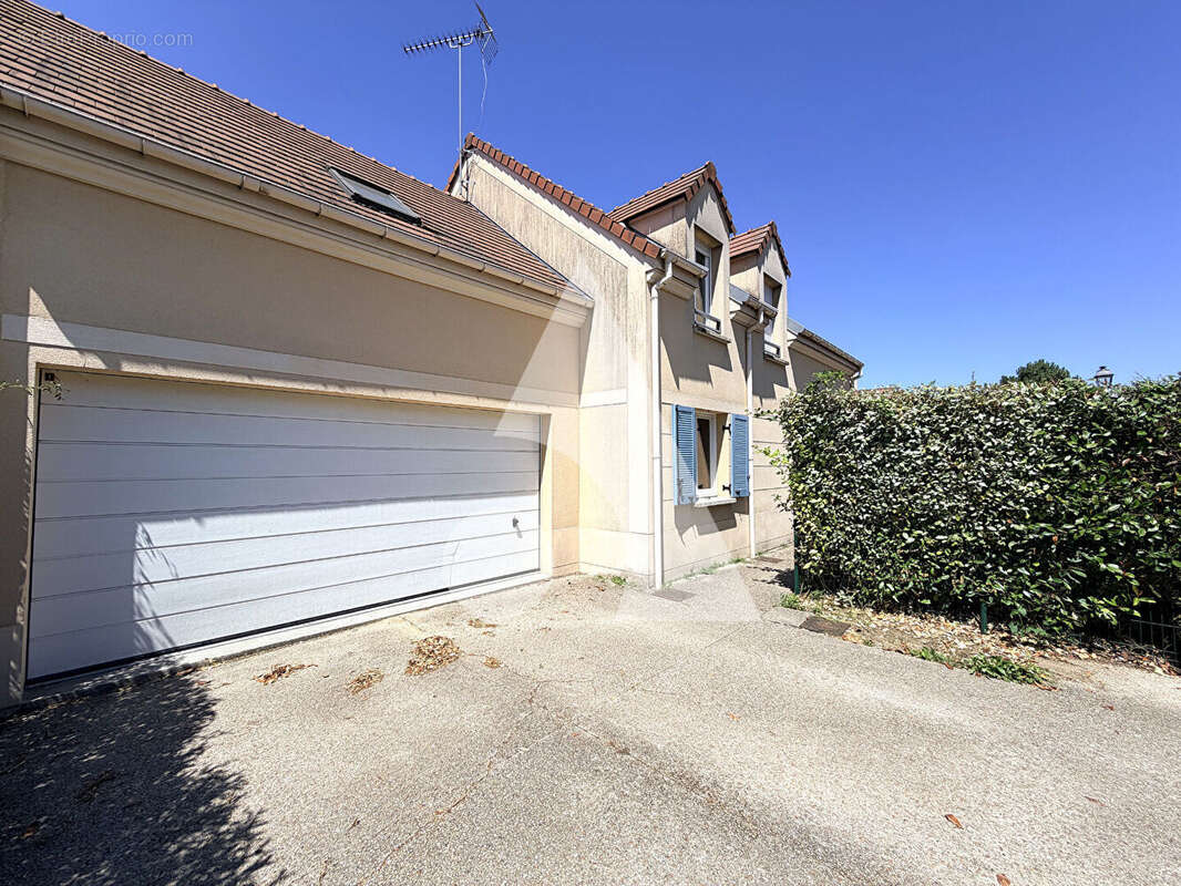 Maison avec sous-sol total et garage double à Frépillon 6 pièce(s) 128.1 m2 - photo 16