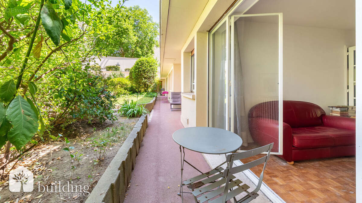 A vendre - Paris 15e Charles Michels - Grand studio de 38,35 m² avec vue sur jardin - photo 4