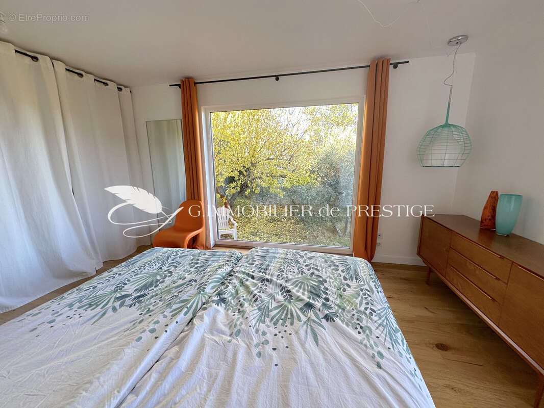 Une villa contemporaine en bois et acier en position dominante - photo 12