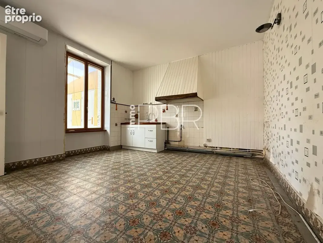 Maison ancienne T5 avec dépendances et garages - photo 7