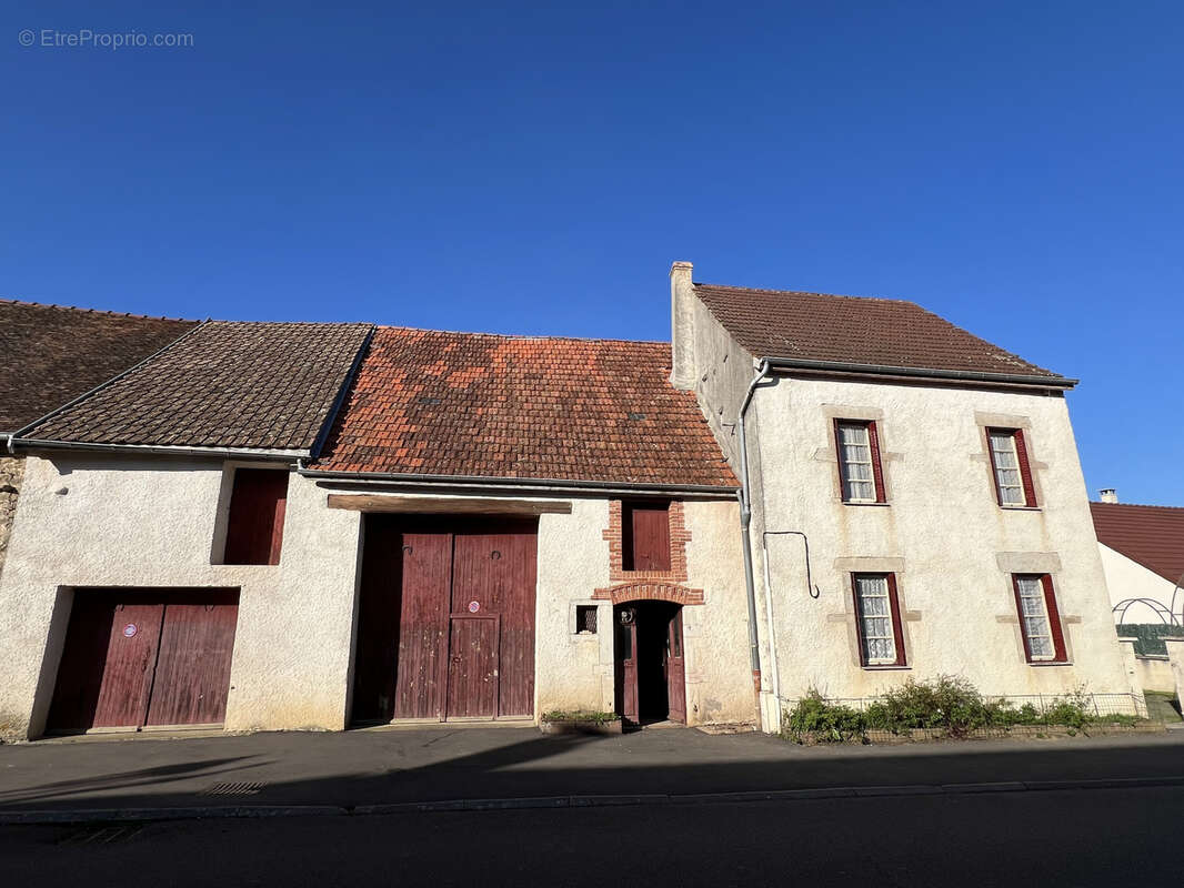 Maison à VIC-DES-PRES