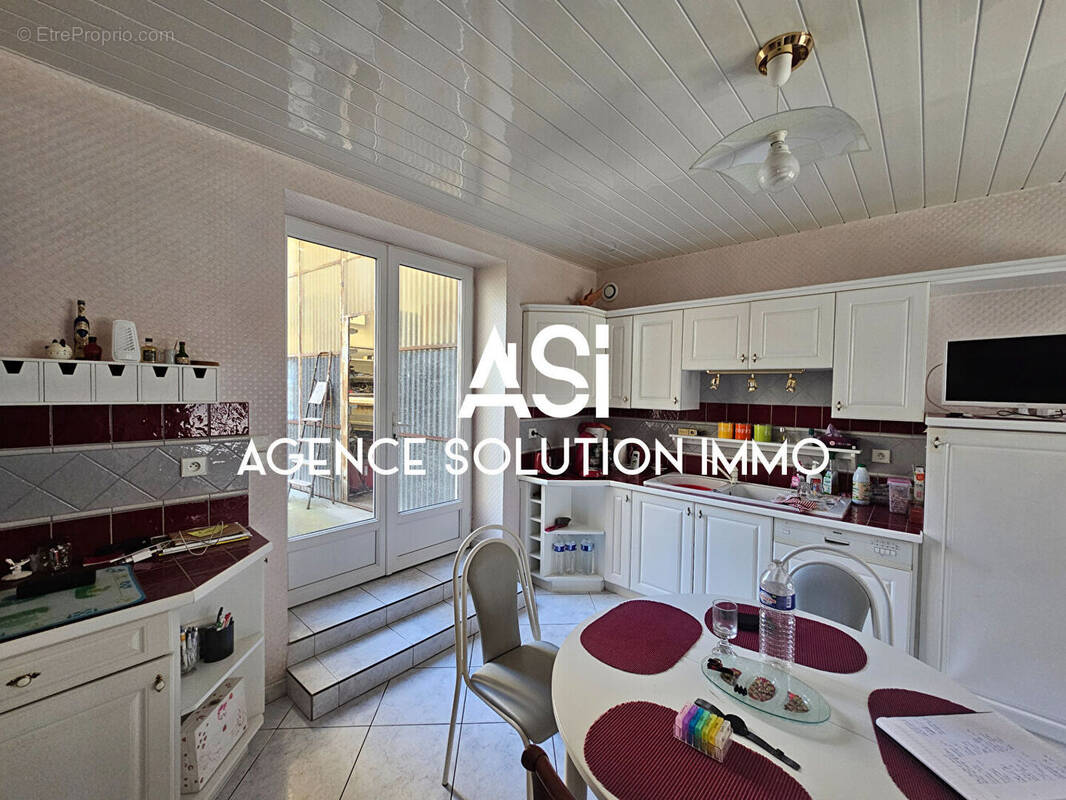 Maison à SAINT-GEORGES-LE-GAULTIER