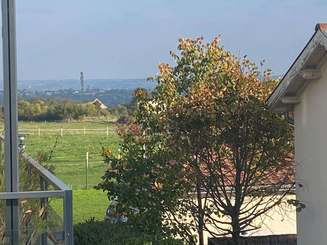 Appartement à CHARLY