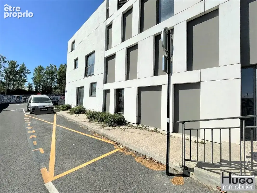 Bordeaux bastide niel- local commercial duplex 208m² libre et brut + 1 parking - photo 4