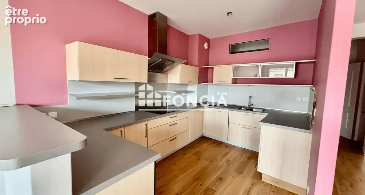 Centre ville à deux pas du marché apt 93 M2 balcon parking - photo 3