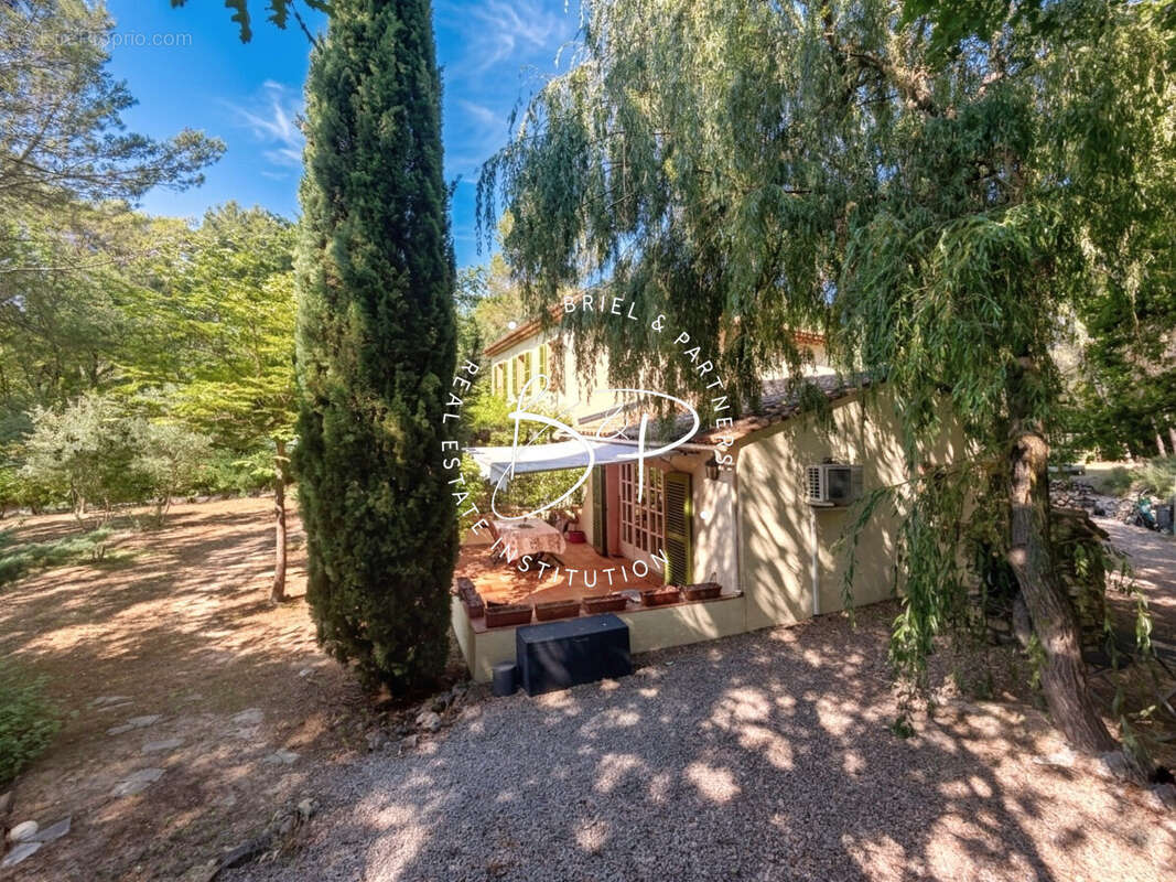 Bastide provençale 5 chambres avec  piscine au calme complet - photo 15