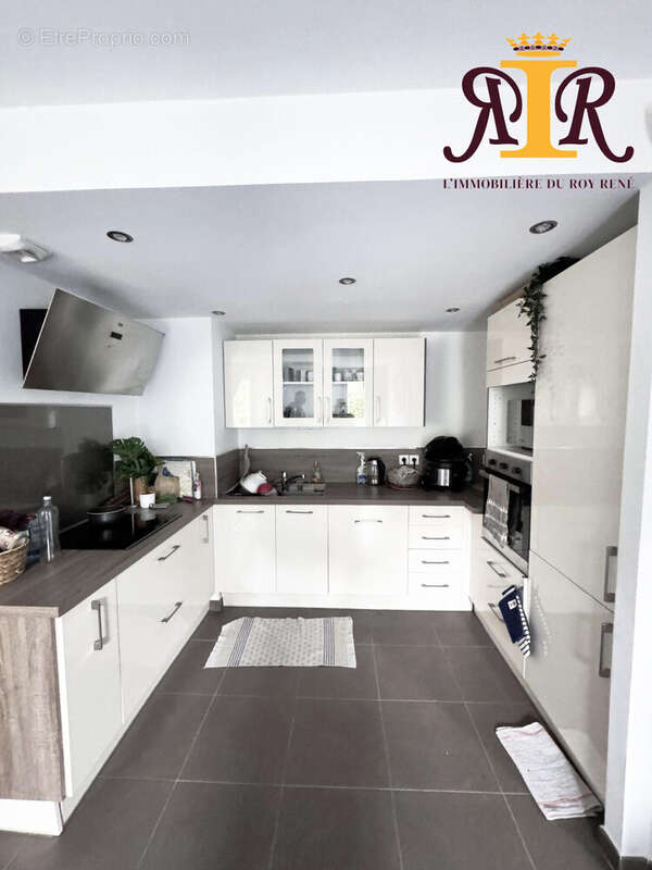 Appartement à CHATEAUNEUF-LE-ROUGE