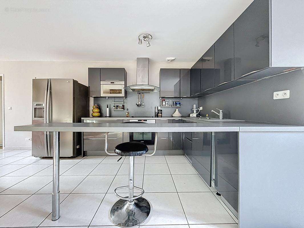 Maison - Mitoyenne par le garage - Plain pied - 3 Chambres - Garage - Piscine - Terrasse - photo 13