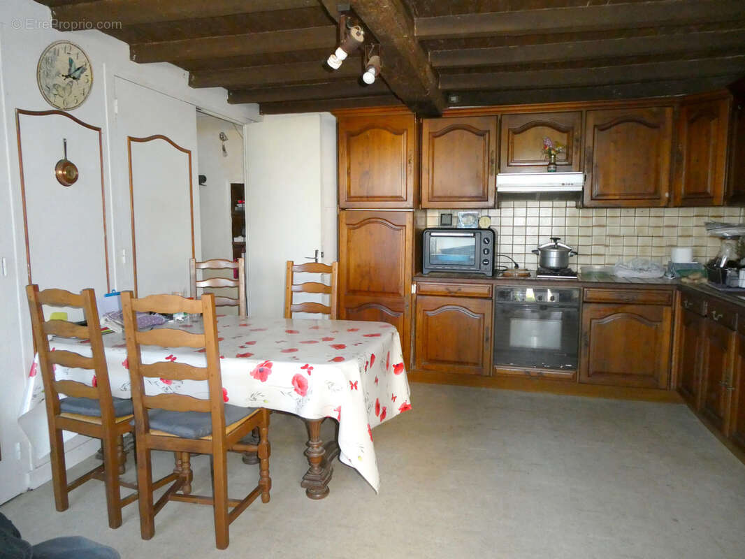 Maison à SAINT-CLEMENT-LES-PLACES