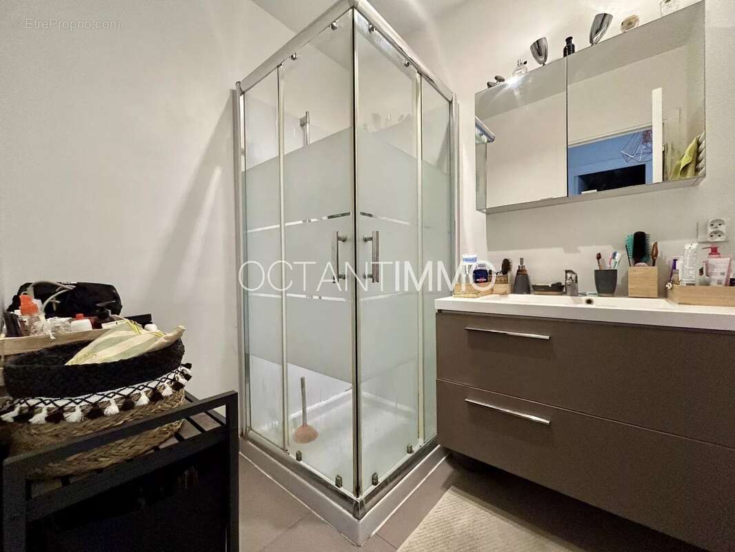 Appartement à VALLAURIS