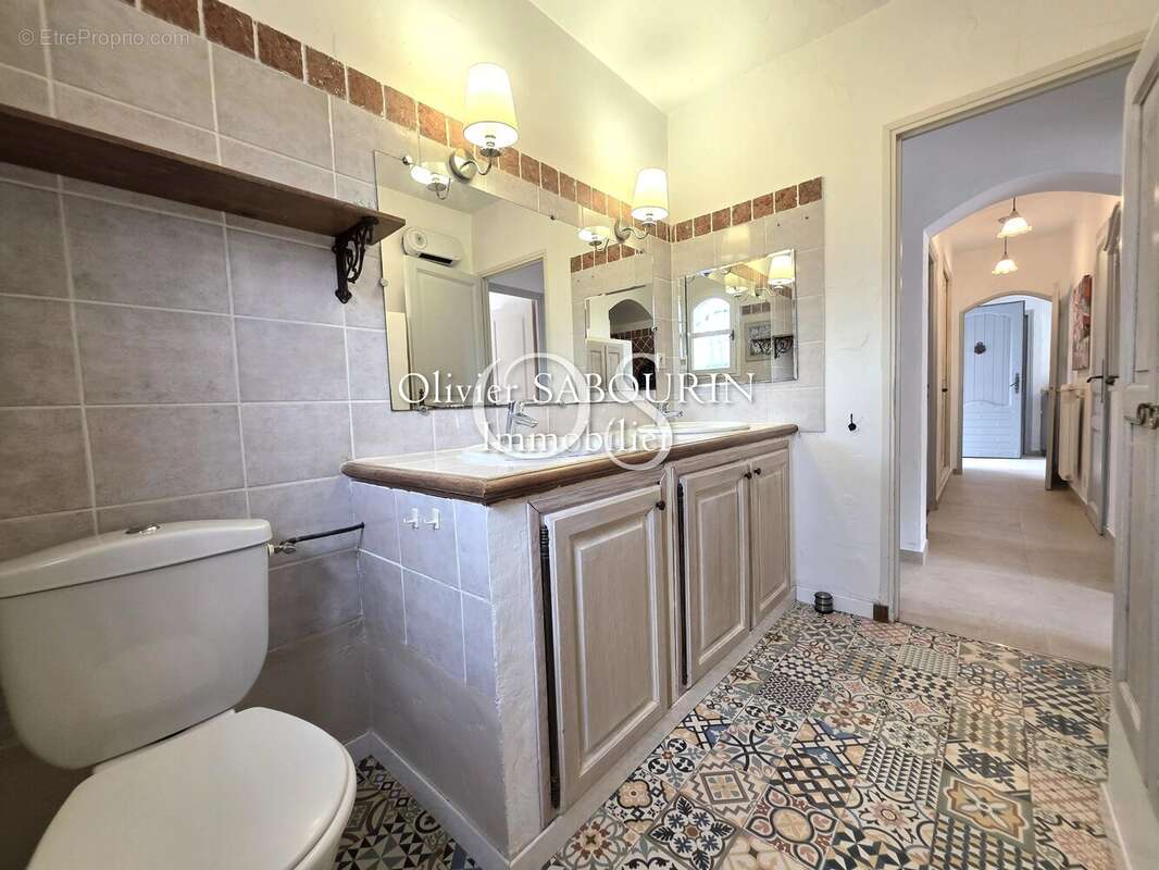 Maison à ROQUEBRUNE-SUR-ARGENS