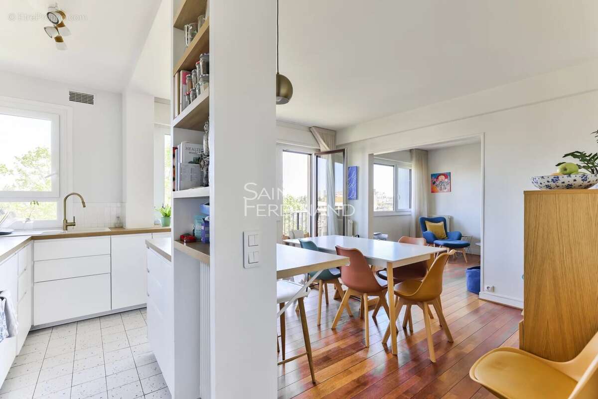Appartement à PARIS-16E