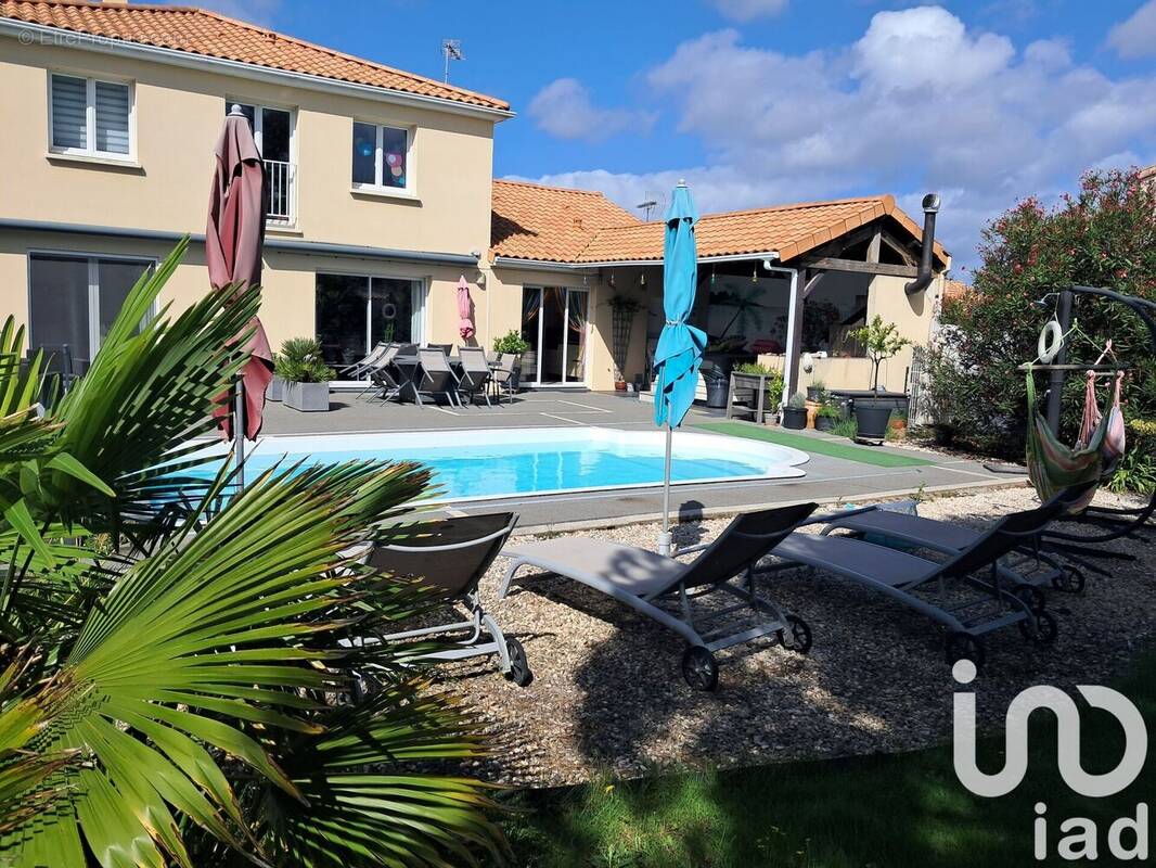 Photo 1 - Maison à SAINT-MATHURIN