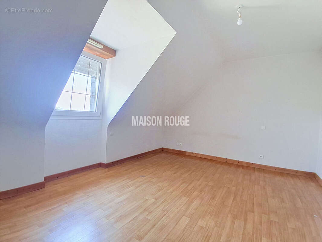 Maison familiale avec vie de plain-pied - Cinq chambres + bureau - Sous-sol complet et vaste terrain à SAINT-DONAN - photo 14