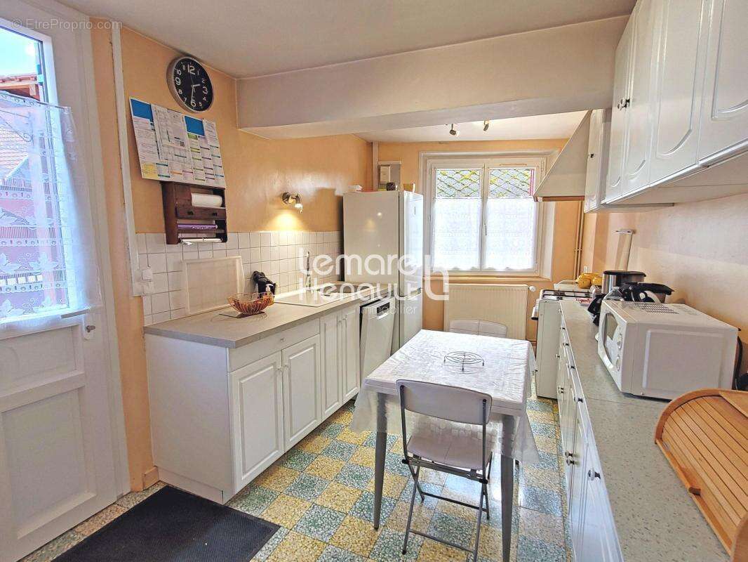 Maison à TREMBLAY-LES-VILLAGES