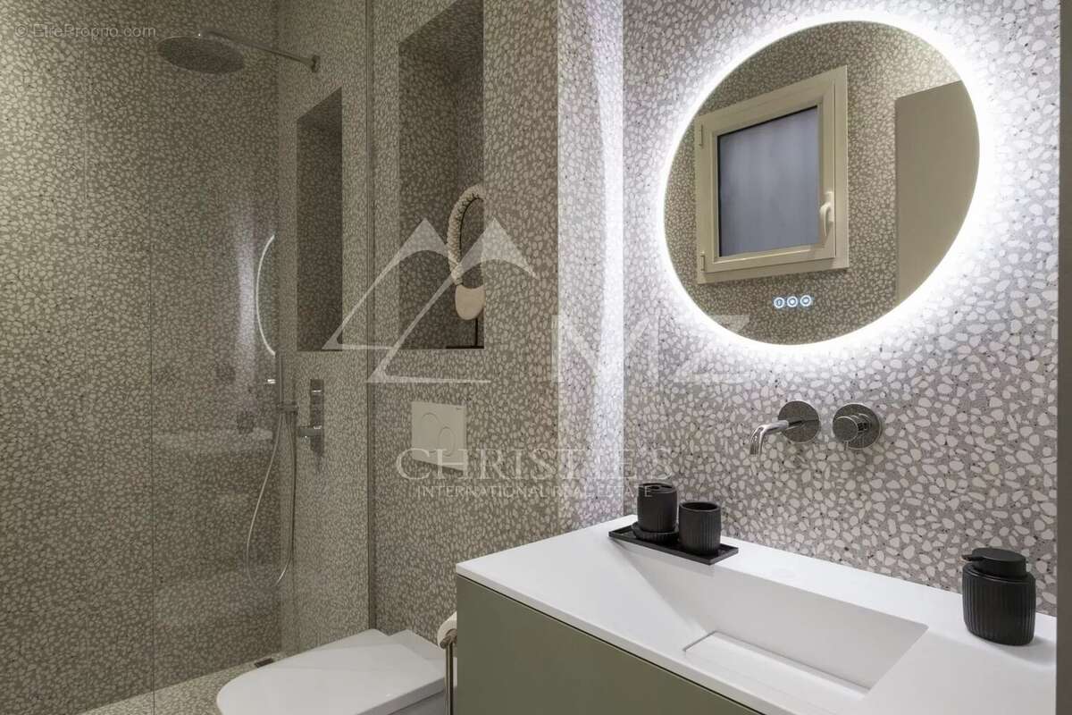 Cannes Croisette - Appartement 4 Pièces rénové - Vue mer - Etage élevé - photo 14