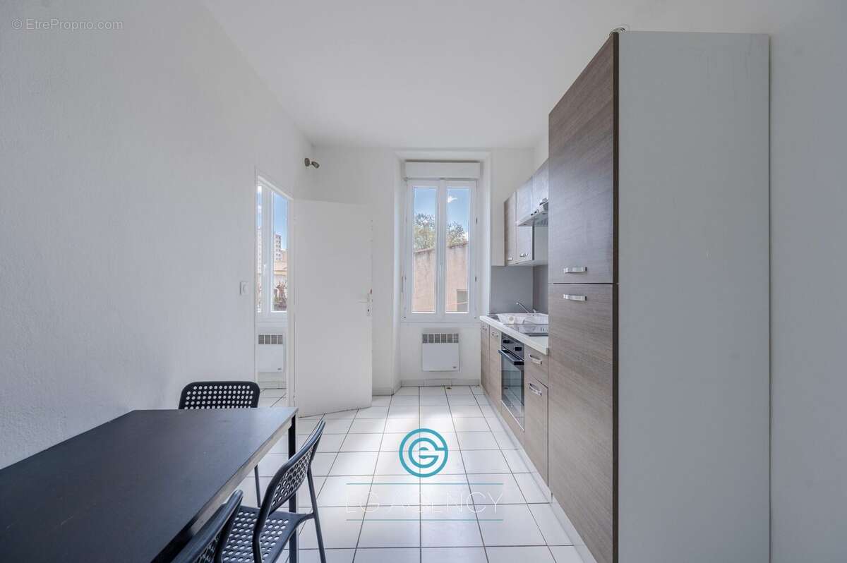 Appartement à MARSEILLE-4E