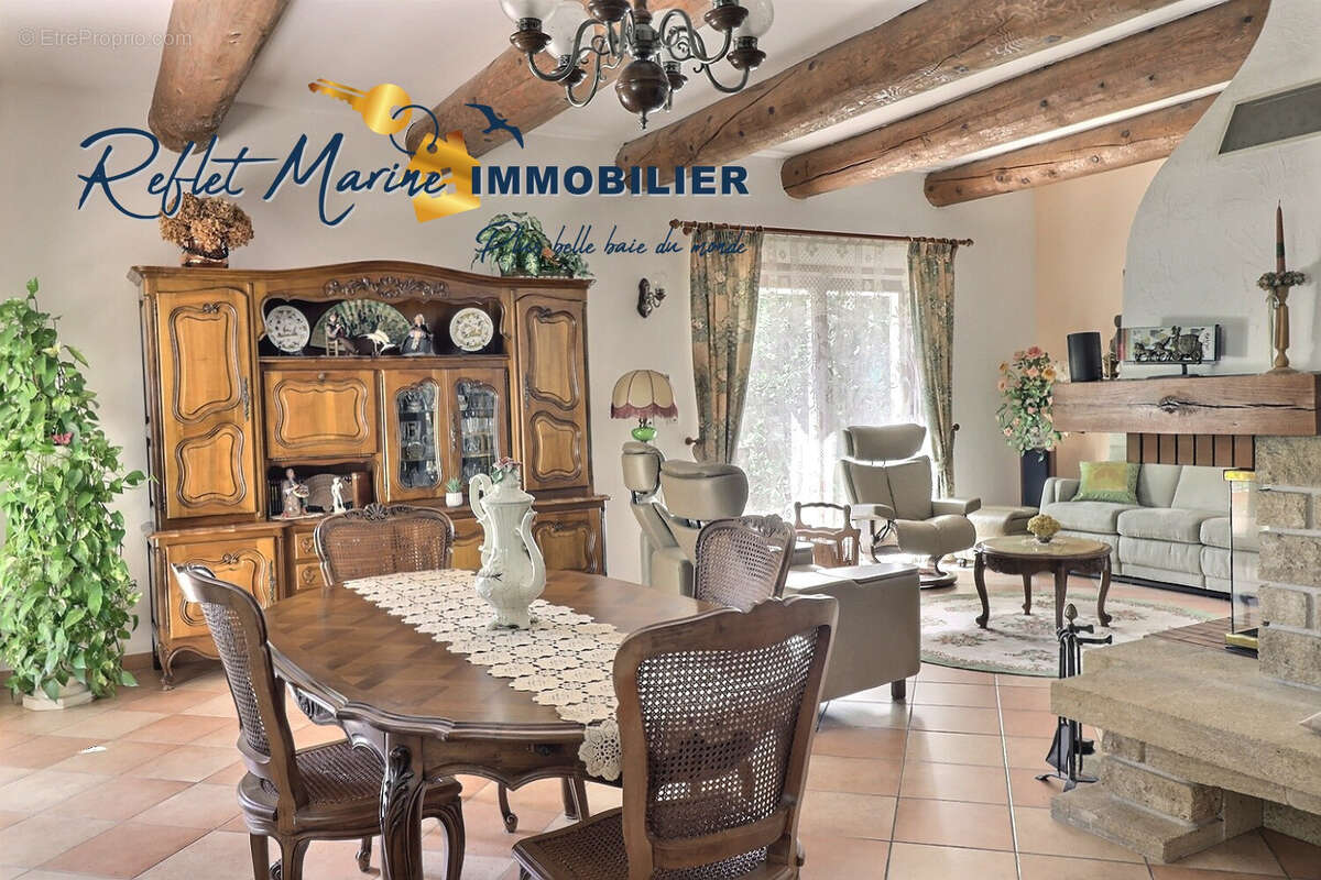 Maison à CEYRESTE
