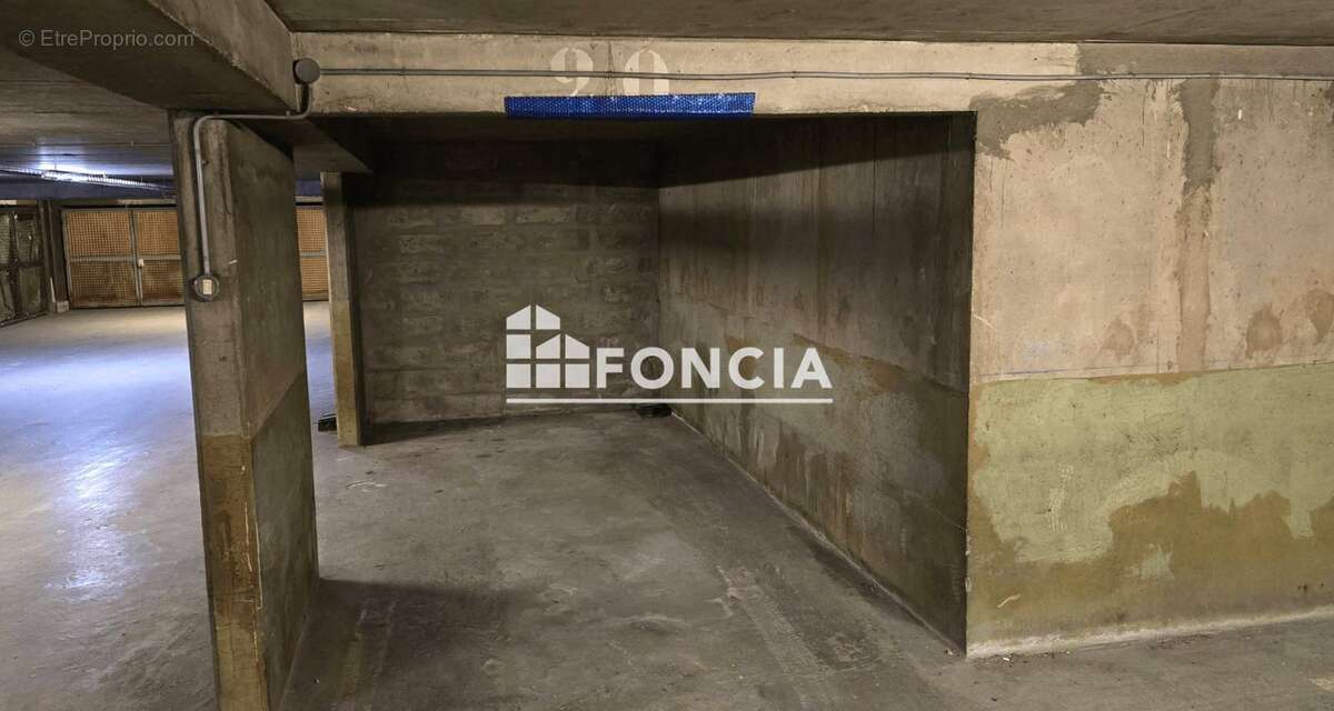 Parking à NEUILLY-SUR-SEINE