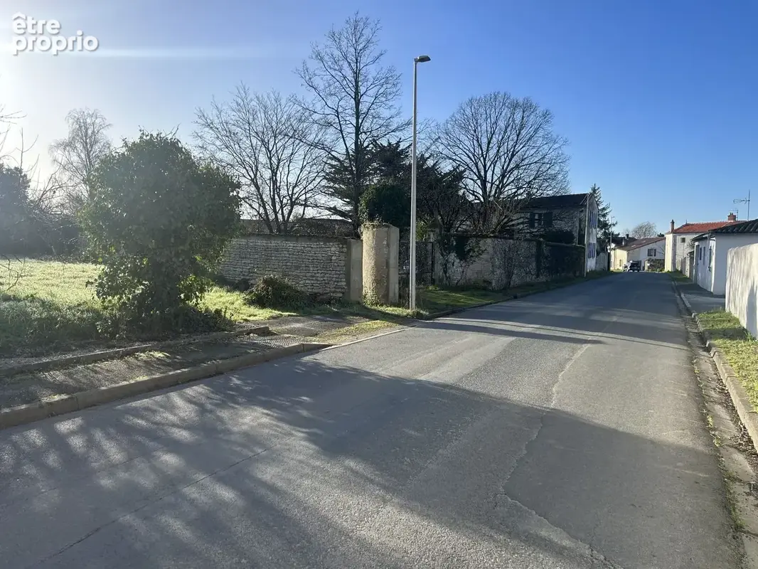 Terrain à bâtir de 724 m² à VERINES (17) - photo 1