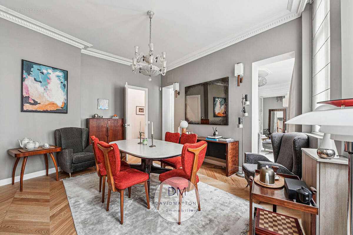 Appartement à PARIS-16E