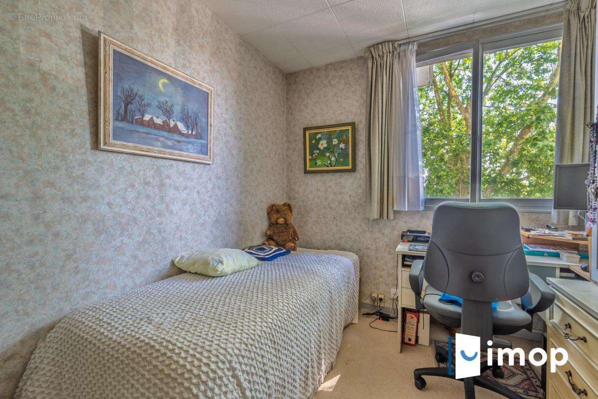 Appartement à LE PLESSIS-ROBINSON