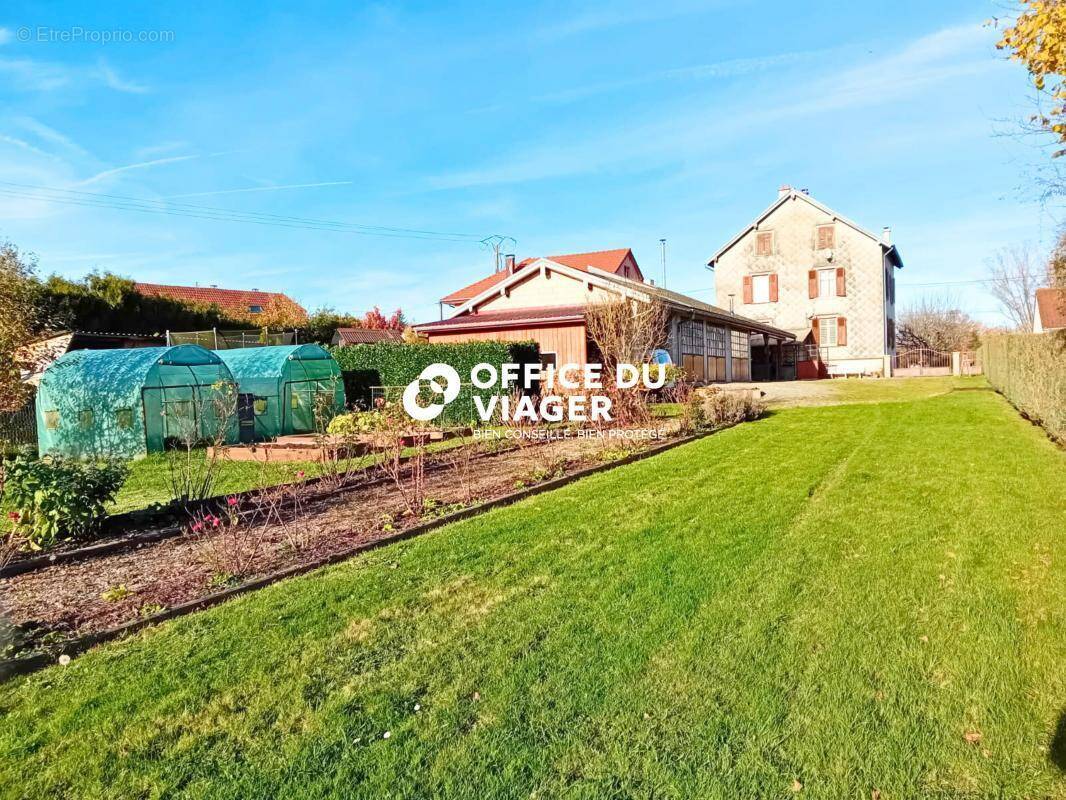 Maison à MONTREUX-CHATEAU