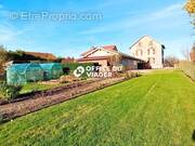 Maison à MONTREUX-CHATEAU