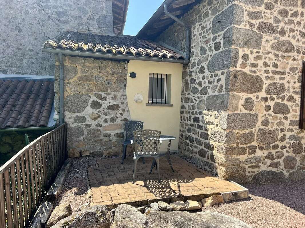 Charmante maison en pierre de deux chambres, granges et jardin - photo 14