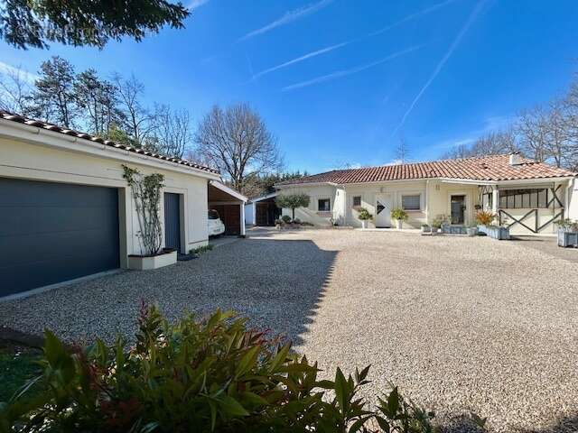 Maison à SAINT-ETIENNE-DE-TULMONT