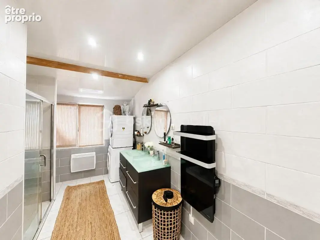 Maison de plain-pied avec piscine et terrain de 1 039 m² – Gastins - photo 9