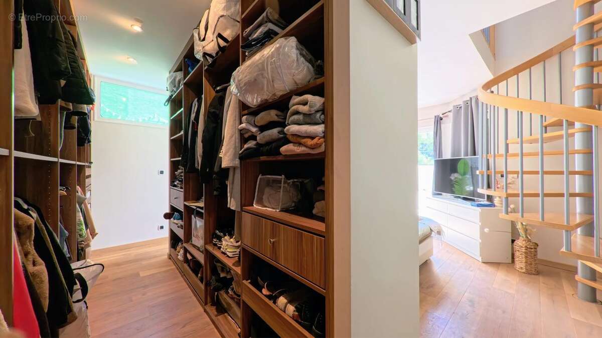 Maison à CHENNEVIERES-SUR-MARNE