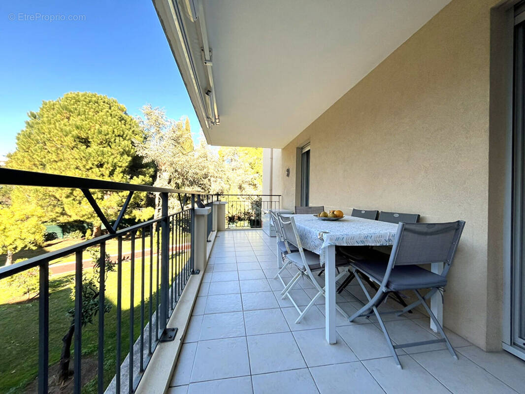 Appartement à SAINT-LAURENT-DU-VAR