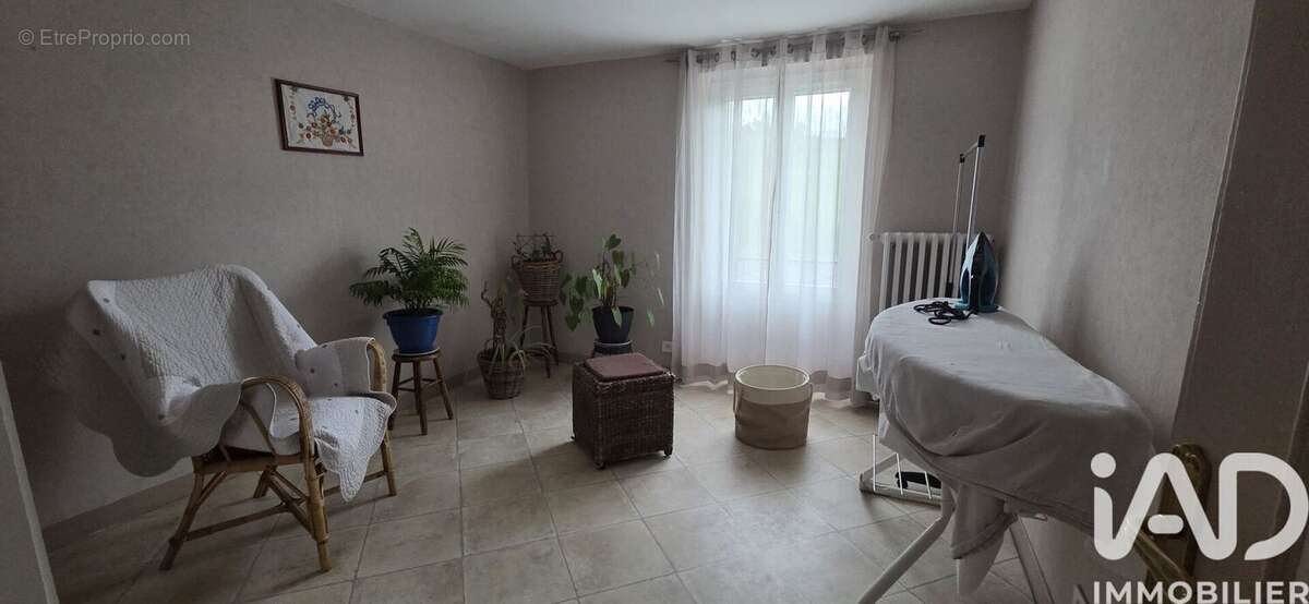 Maison 232 m² à Montredon  - photo 7