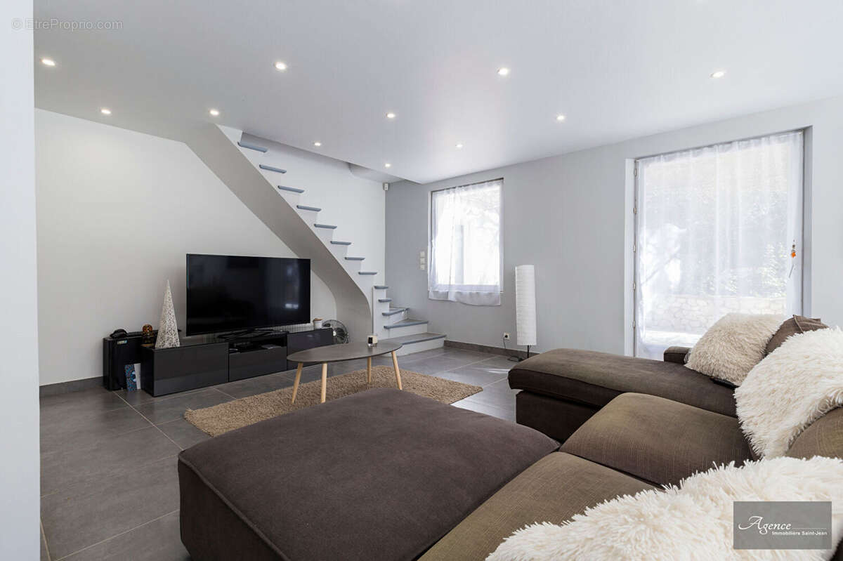 Maison à VENTABREN