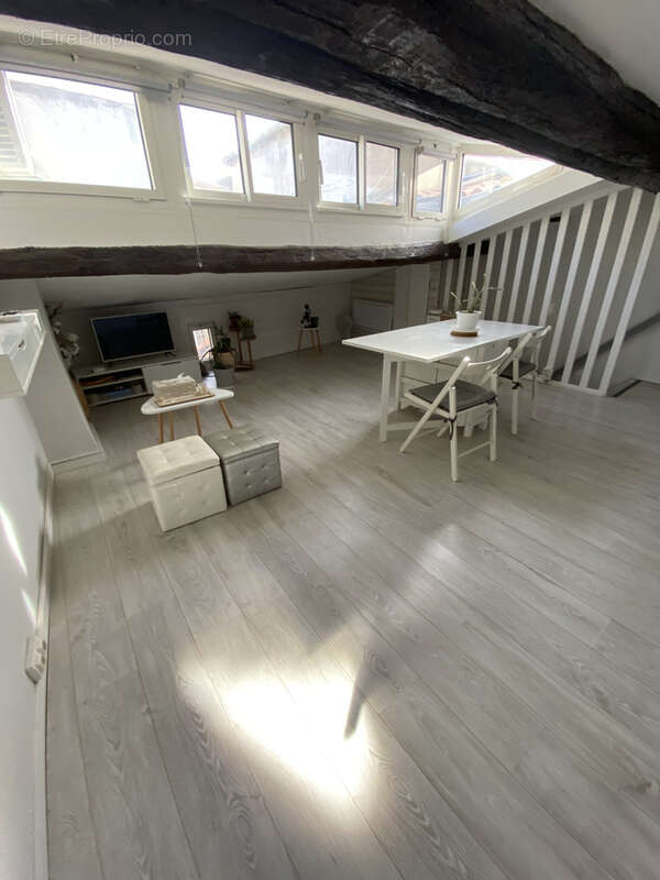 Appartement à MEZE